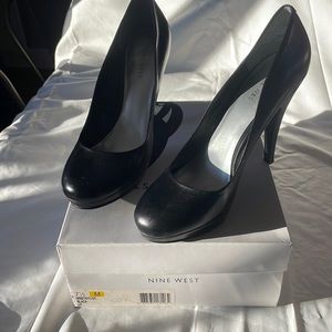 NINE WEST 7½
WNSTAYLIVE
Leather BLACK Heels